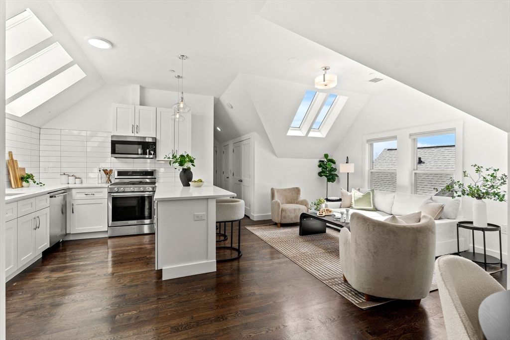 9 Upham Ave 3, Boston, MA 02125