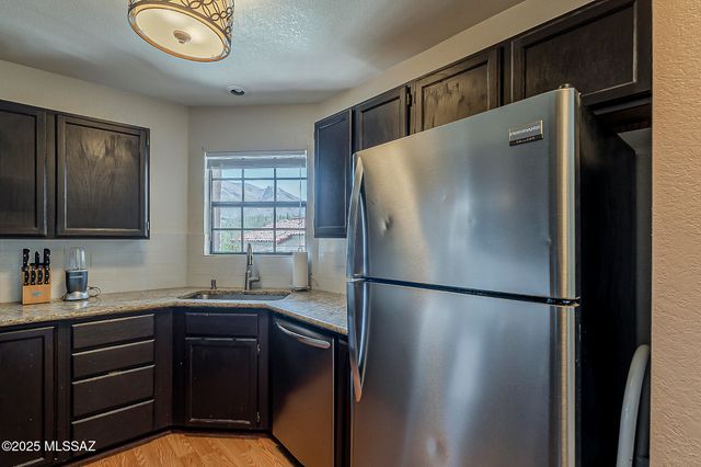 6490 N Tierra de las Catalinas Apt 94, Tucson, AZ 85718