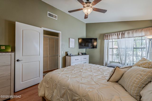 6490 N Tierra de las Catalinas Apt 94, Tucson, AZ 85718