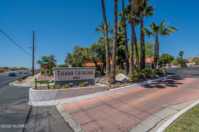6490 N Tierra de las Catalinas Apt 94, Tucson, AZ 85718