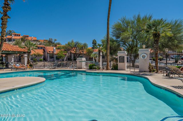 6490 N Tierra de las Catalinas Apt 94, Tucson, AZ 85718