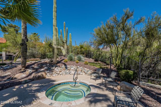 6490 N Tierra de las Catalinas Apt 94, Tucson, AZ 85718