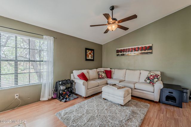 6490 N Tierra de las Catalinas Apt 94, Tucson, AZ 85718