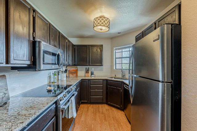 6490 N Tierra de las Catalinas Apt 94, Tucson, AZ 85718