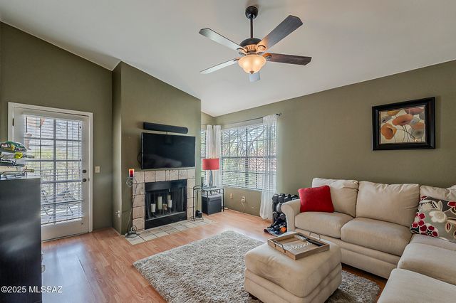 6490 N Tierra de las Catalinas Apt 94, Tucson, AZ 85718