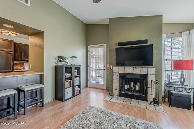 6490 N Tierra de las Catalinas Apt 94, Tucson, AZ 85718