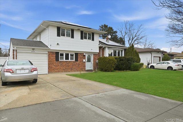 400 Plainview Road, Hicksville, NY 11801