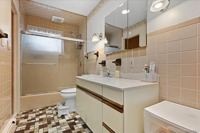 400 Plainview Road, Hicksville, NY 11801