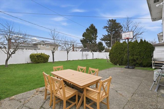 400 Plainview Road, Hicksville, NY 11801