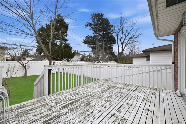 400 Plainview Road, Hicksville, NY 11801