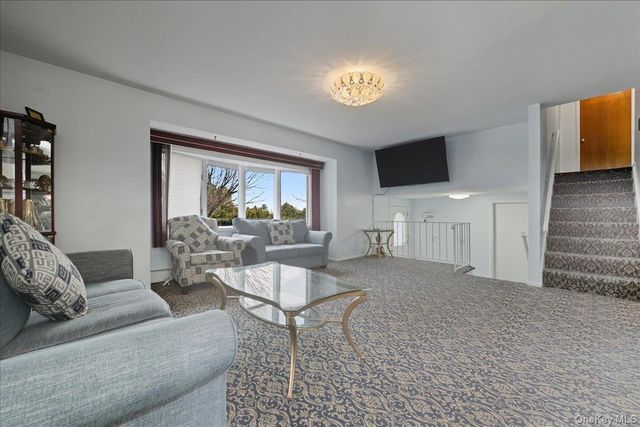 400 Plainview Road, Hicksville, NY 11801