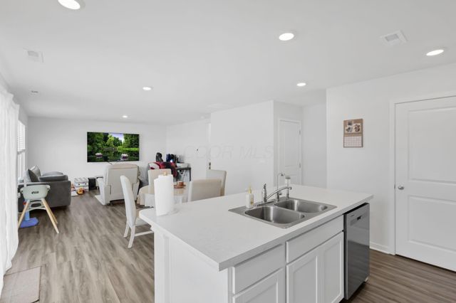 33 Cider Mill Drive, Ashville, OH 43103