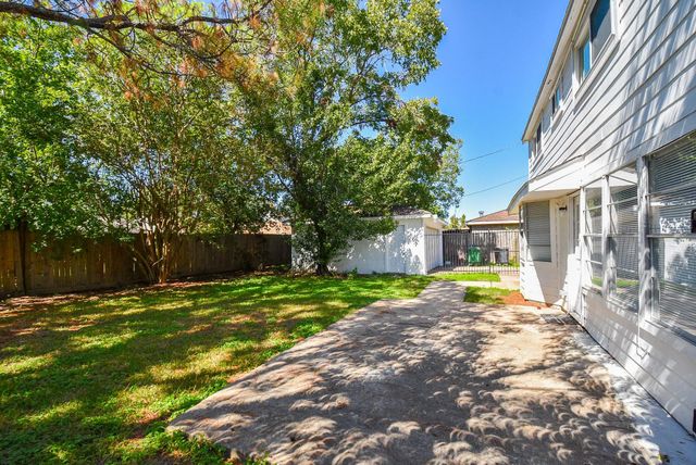 10910 Sagevale Lane, Houston, TX 77089