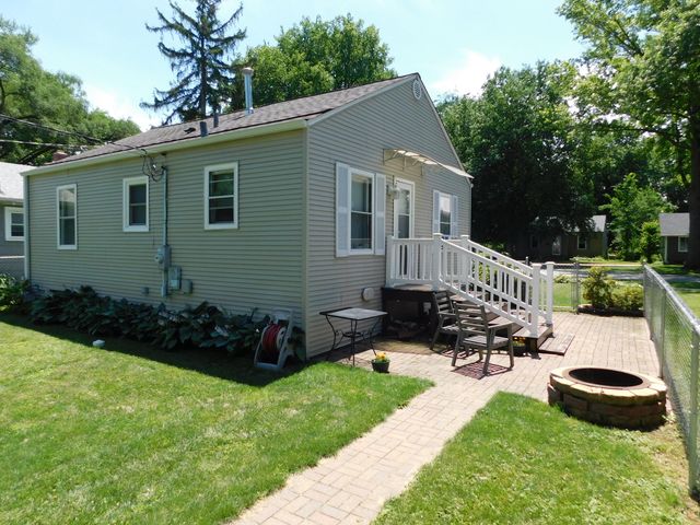 608 W Indiana Avenue, Chesterton, IN 46304