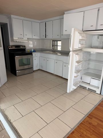 820 SW 1st Place, Hallandale Beach, FL 33009