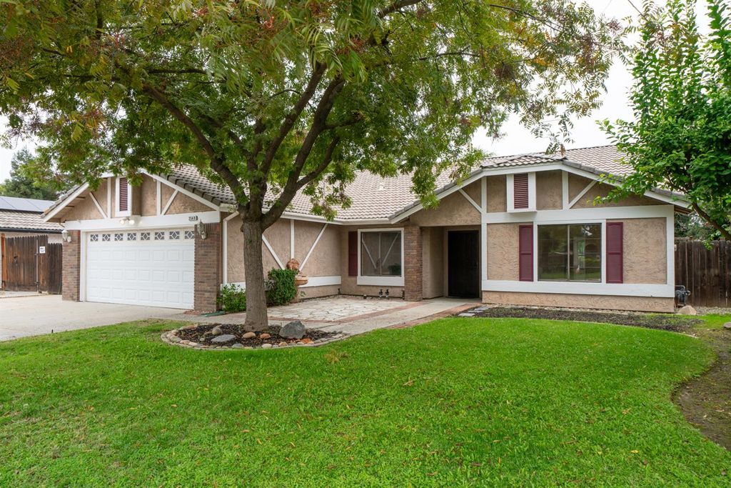 2549 Purvis Avenue, Clovis, CA 93611