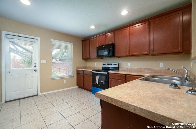 437 AUBURN PARK, Schertz, TX 78154