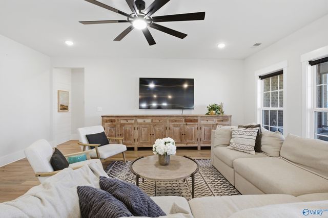 233 White Horse Way, Toney, AL 35773