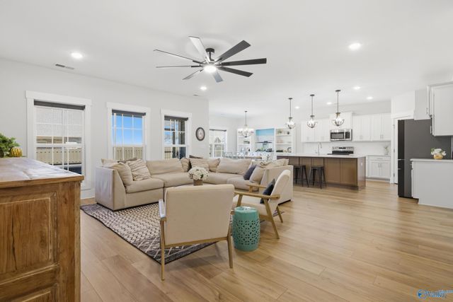 233 White Horse Way, Toney, AL 35773