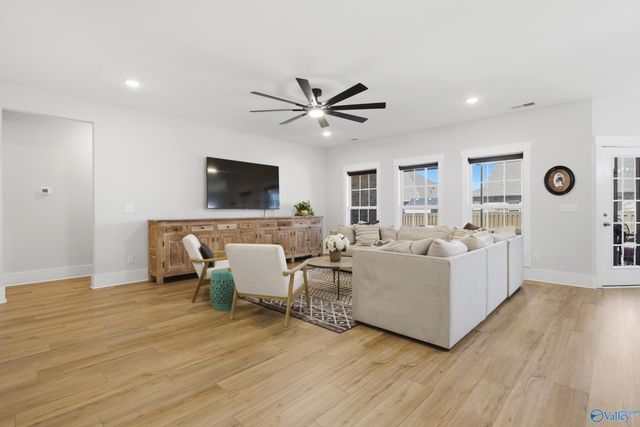 233 White Horse Way, Toney, AL 35773