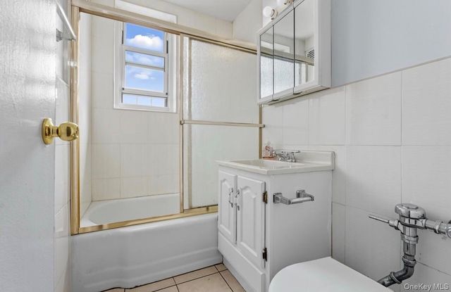 6601 burns street burns 3V, Rego Park, NY 11374