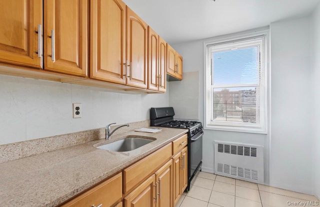 6601 burns street burns 3V, Rego Park, NY 11374