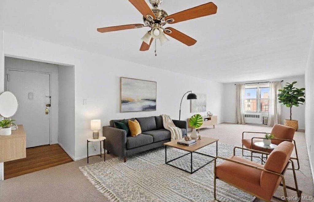 6601 burns street burns 3V, Rego Park, NY 11374