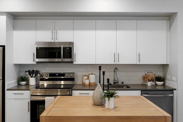 260 Brooklyn Basin Way 411, Oakland, CA 94606