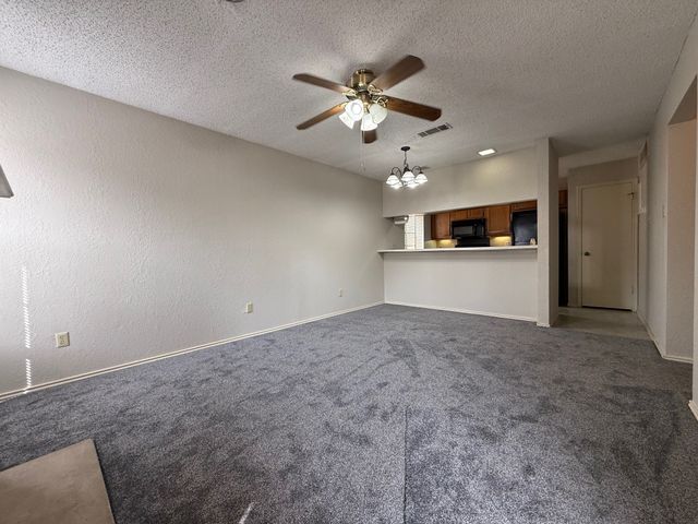 1723 Crest Grove Drive 120B, Arlington, TX 76012