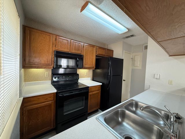 1723 Crest Grove Drive 120B, Arlington, TX 76012