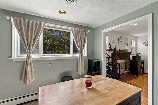 11 Marlboro Rd, Woburn, MA 01801