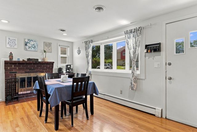 11 Marlboro Rd, Woburn, MA 01801