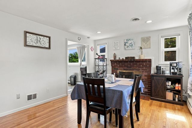 11 Marlboro Rd, Woburn, MA 01801