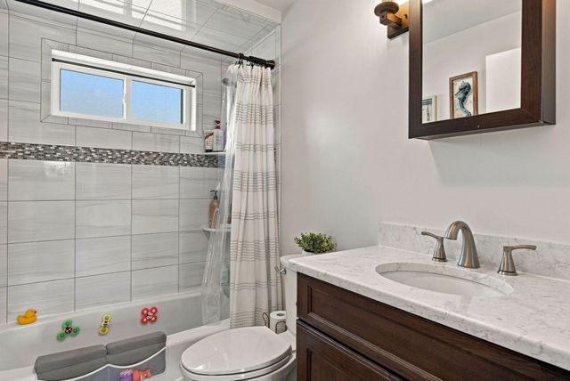 11 Marlboro Rd, Woburn, MA 01801