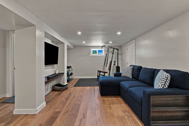 11 Marlboro Rd, Woburn, MA 01801