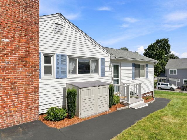 11 Marlboro Rd, Woburn, MA 01801
