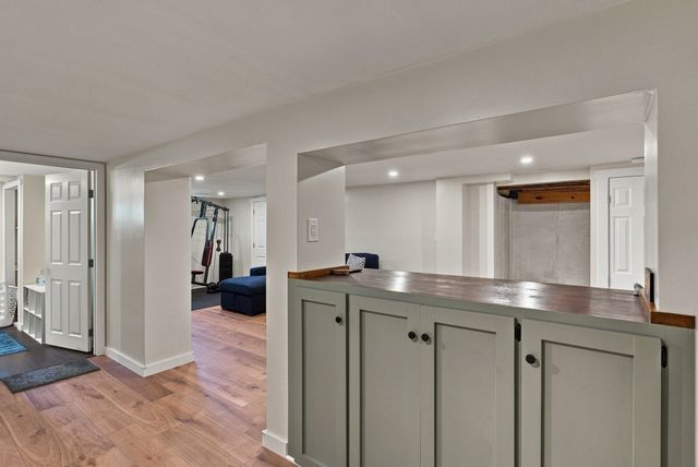 11 Marlboro Rd, Woburn, MA 01801