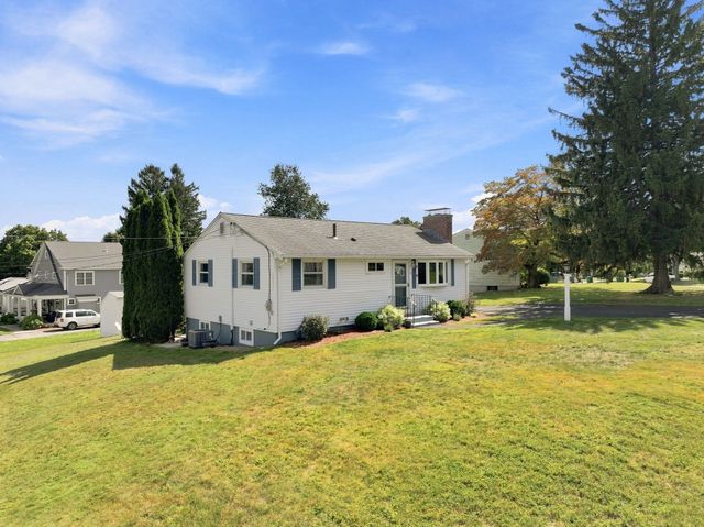 11 Marlboro Rd, Woburn, MA 01801