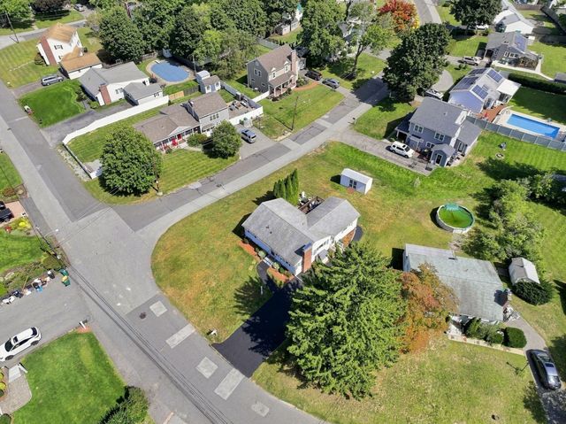 11 Marlboro Rd, Woburn, MA 01801