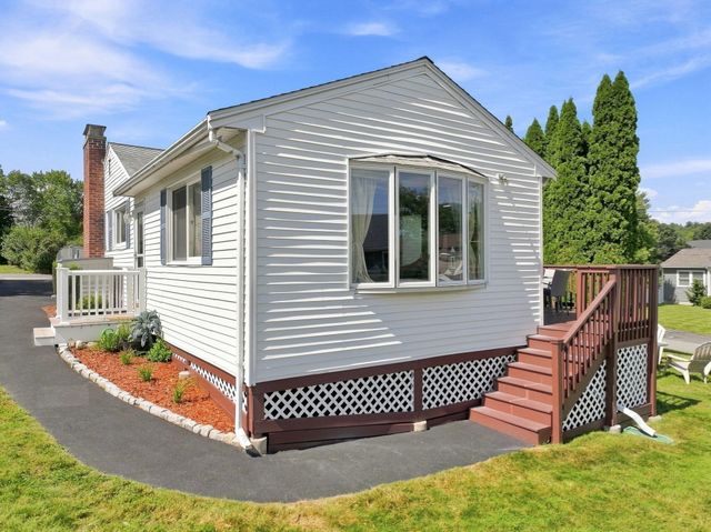 11 Marlboro Rd, Woburn, MA 01801