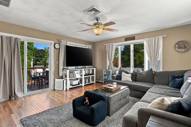 11 Marlboro Rd, Woburn, MA 01801