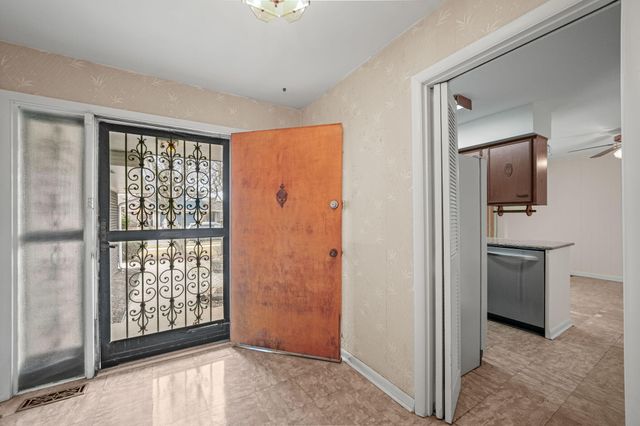 2104 Cardinal Drive, East Chicago, IN 46312