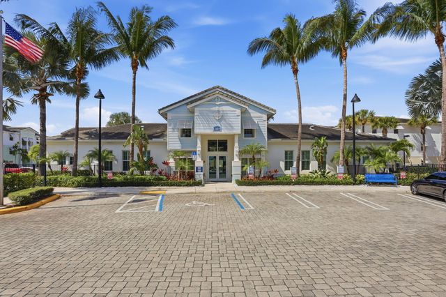 3607 High Ridge Road 207, Boynton Beach, FL 33426
