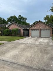 13815 Ivymount Drive N, Sugar Land, TX 77498