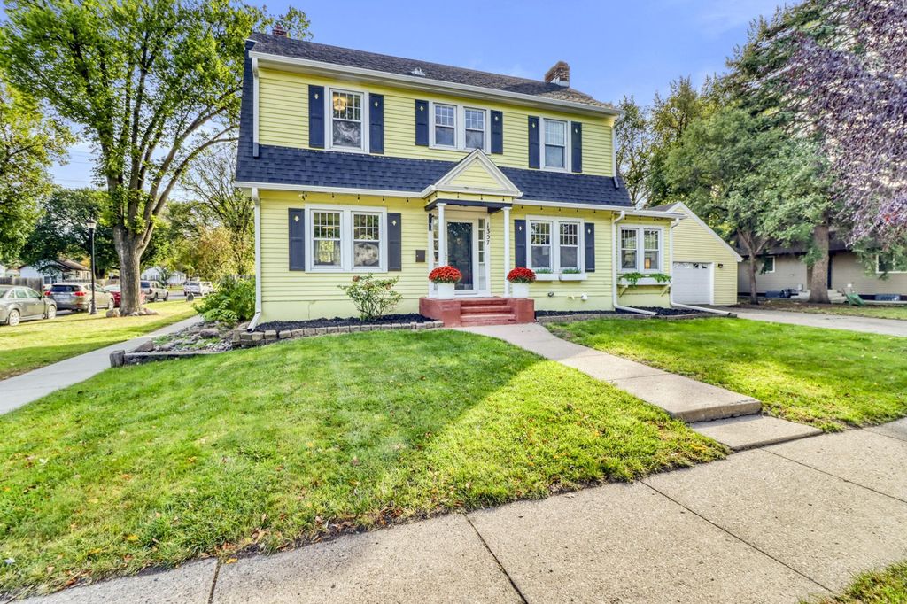 1357 12th Street N, Fargo, ND 58102