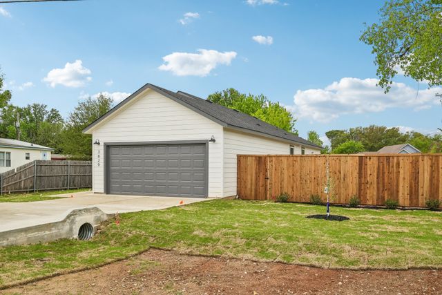 3829 Lands End Court, Granbury, TX 76048