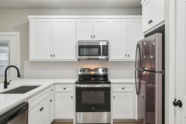 3829 Lands End Court, Granbury, TX 76048