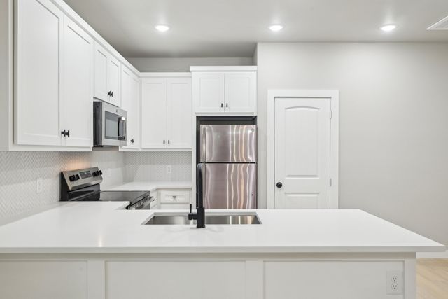 3829 Lands End Court, Granbury, TX 76048