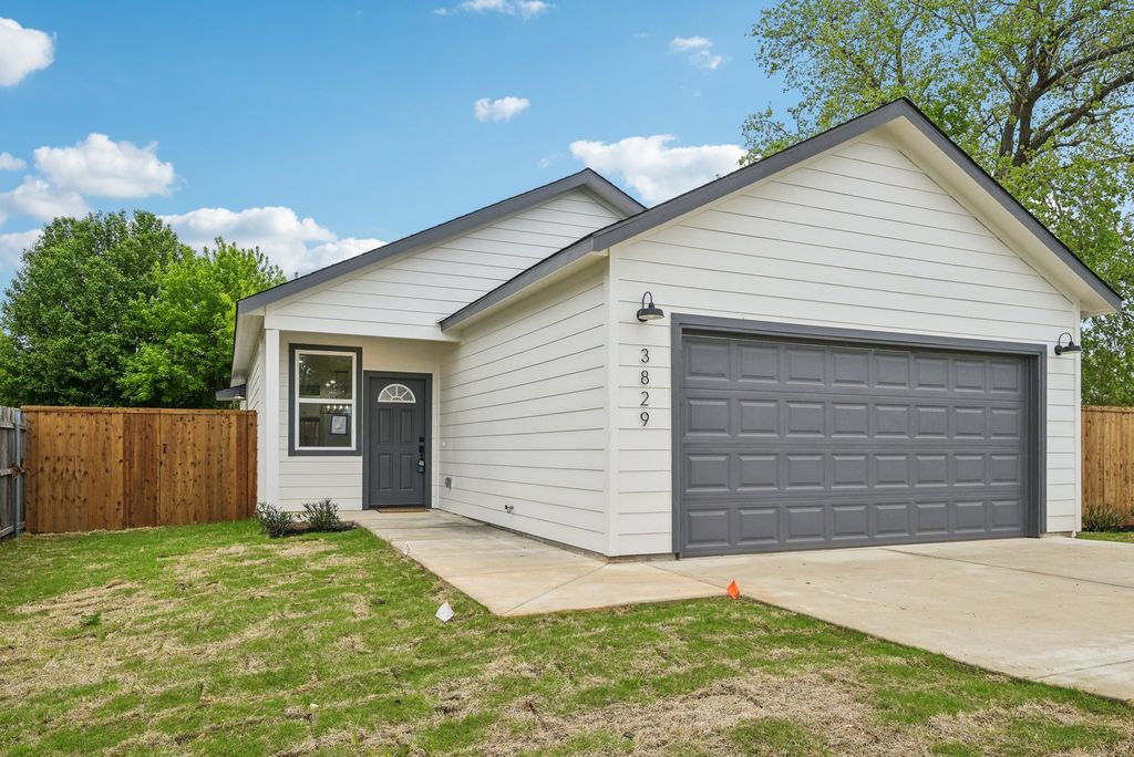3829 Lands End Court, Granbury, TX 76048