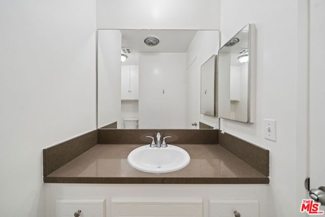 105 S Orlando Avenue 207, Los Angeles, CA 90048